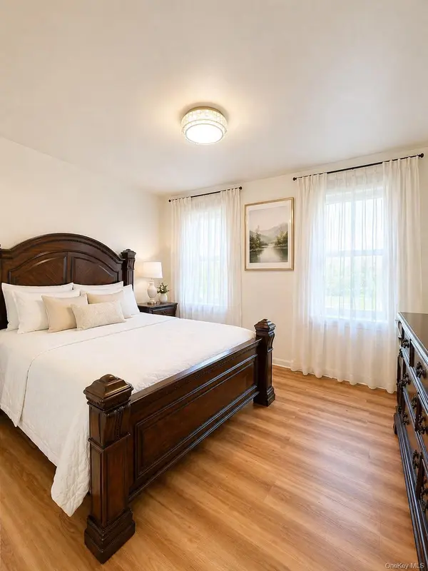 13916 28 RD #Z, Flushing, NY 11354