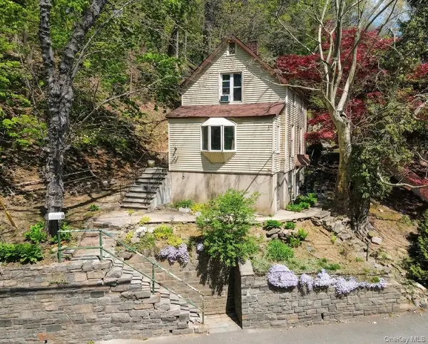18 Columbus Ave, Valhalla, NY 10595
