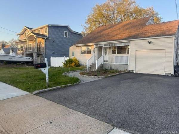 675 S Long Beach AVE, Freeport, NY 11520