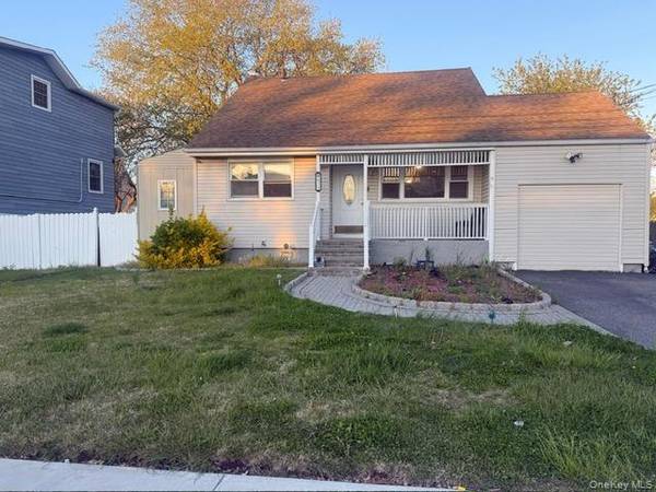 675 S Long Beach AVE, Freeport, NY 11520