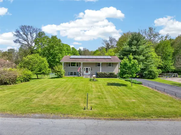 40 Hueg PL, Pine Bush, NY 12566