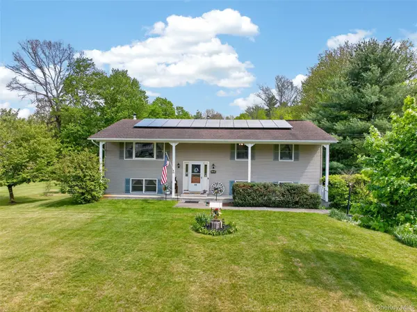 40 Hueg PL, Pine Bush, NY 12566