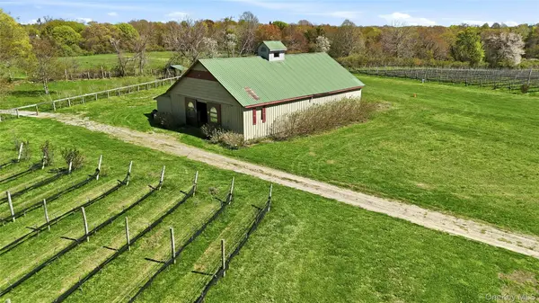 35950 Main RD, Cutchogue, NY 11935