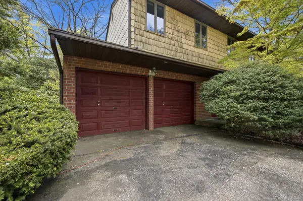 128 Tremper ST, Holbrook, NY 11741