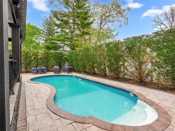 250 N 5th ST, Lindenhurst, NY 11757