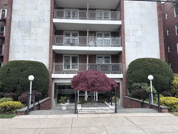 110 Brooklyn AVE #3Q, Freeport, NY 11520