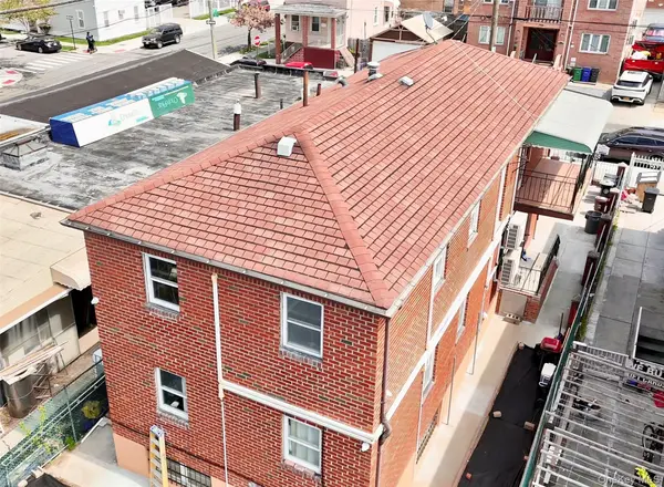 20-08 125th ST, College Point, NY 11356