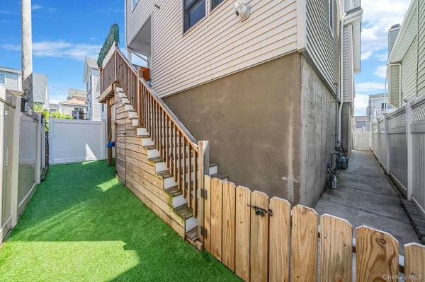 83 California ST, Long Beach, NY 11561
