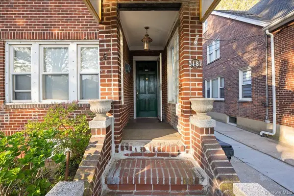 3181 Waterbury AVE, Bronx, NY 10465