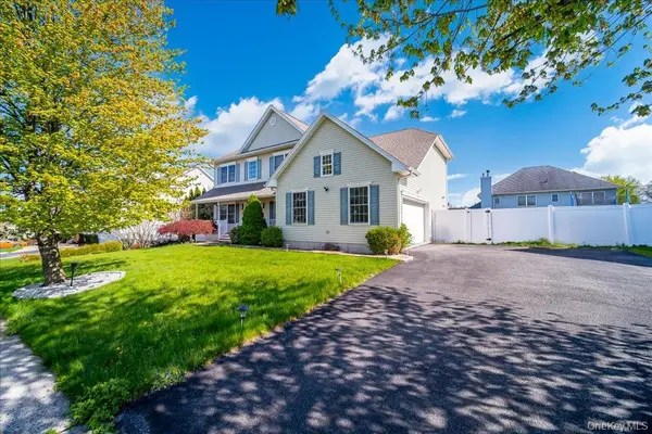 2723 Colonial DR, New Windsor, NY 12553