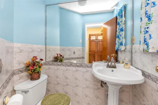 136-49 58th AVE, Flushing, NY 11355