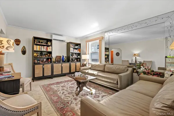 183-41 Dalny RD, Jamaica Estates, NY 11432