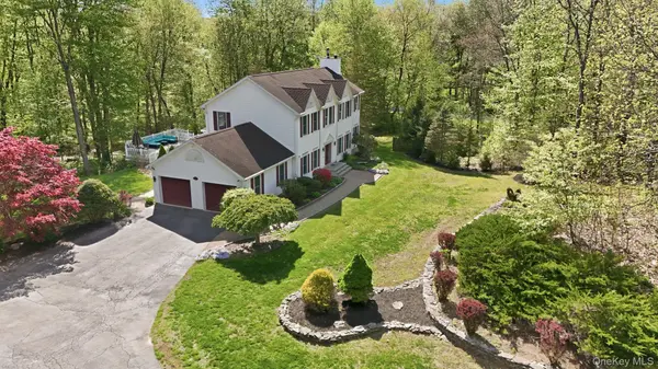 28 Sassinoro DR, Putnam Valley, NY 10579