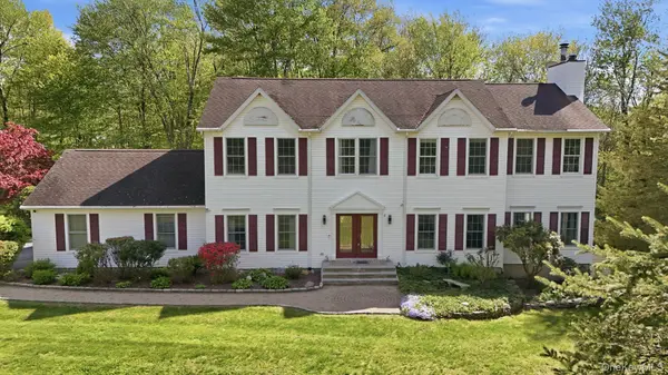 28 Sassinoro DR, Putnam Valley, NY 10579
