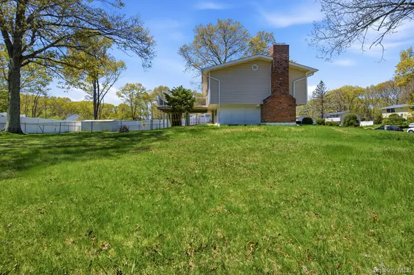 22 Fairway DR, Port Jefferson Station, NY 11776