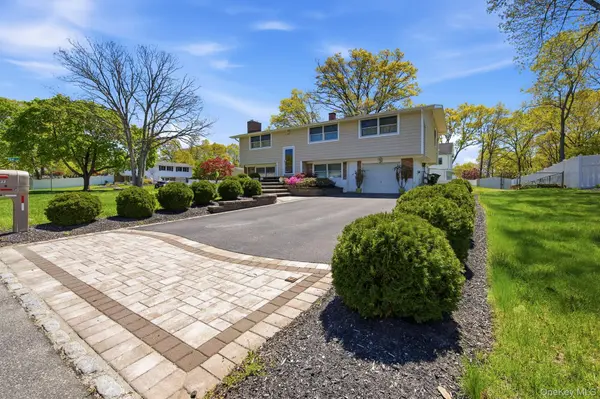 22 Fairway DR, Port Jefferson Station, NY 11776