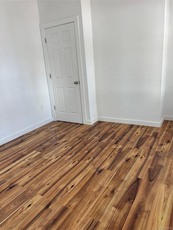 1108 1st AVE, New Hyde Park, NY 11040