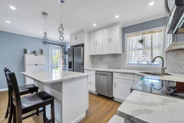 259 N Rutherford AVE, Massapequa, NY 11758