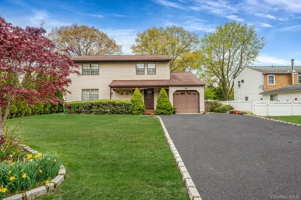 15 Brandywine DR, Mastic, NY 11950
