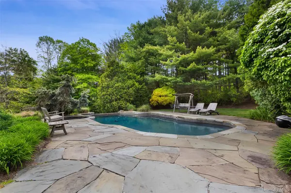 127 Boutonville RD, Pound Ridge, NY 10576