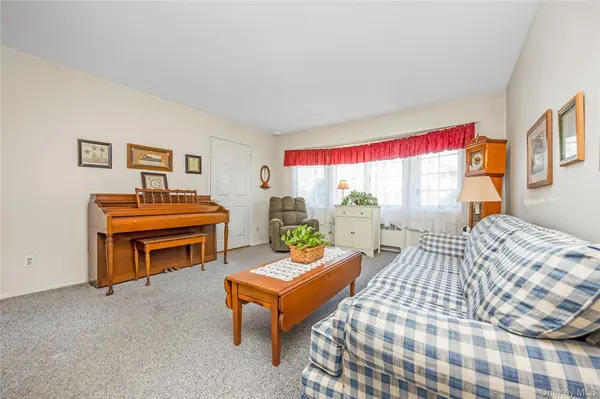 3 6th AVE, Farmingdale, NY 11735