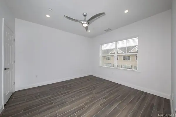 148 south front ST #PH322, Farmingdale, NY 11735