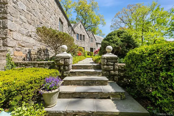16 aka 20 Essex PL, Bronxville, NY 10708
