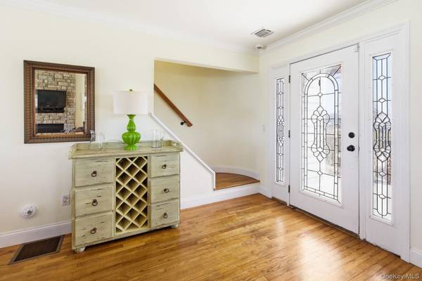818 Dune RD, Westhampton Beach, NY 11978