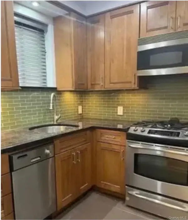 5314 194th ST, Fresh Meadows, NY 11365