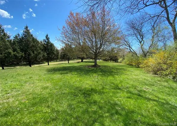 100 Sound DR, Greenport, NY 11944