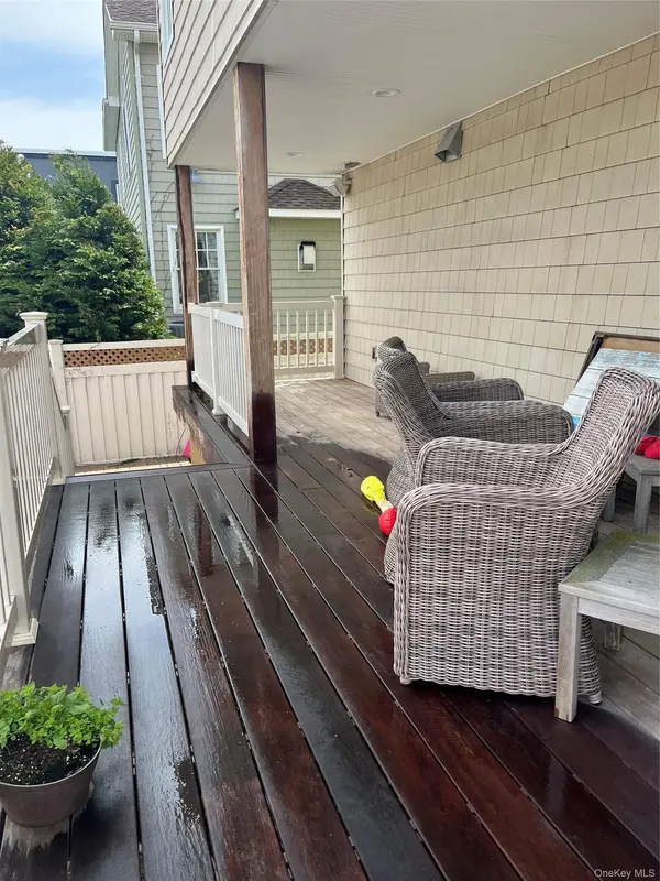 3 Pennsylvania CT, Long Beach, NY 11561
