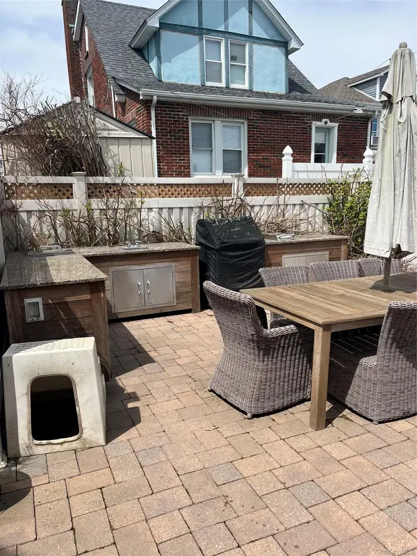 3 Pennsylvania CT, Long Beach, NY 11561