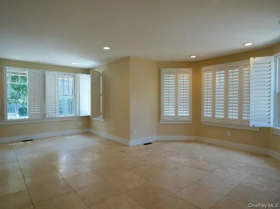 3 Pennsylvania CT, Long Beach, NY 11561