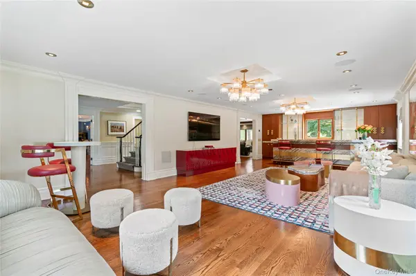 25 Montrose CT, Roslyn Harbor, NY 11576