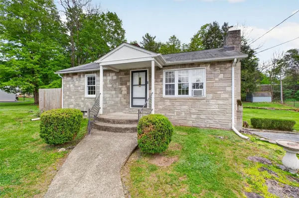 17 Holt RD, Hyde Park, NY 12538