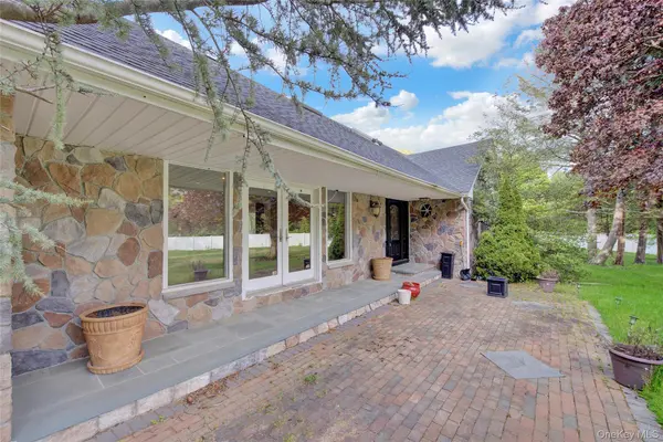1719 Cedar Swamp RD, Brookville, NY 11545