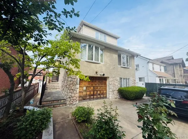 71-30 165th ST, Fresh Meadows, NY 11365