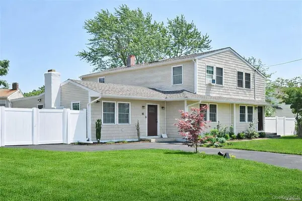 51 Newton AVE, Selden, NY 11784