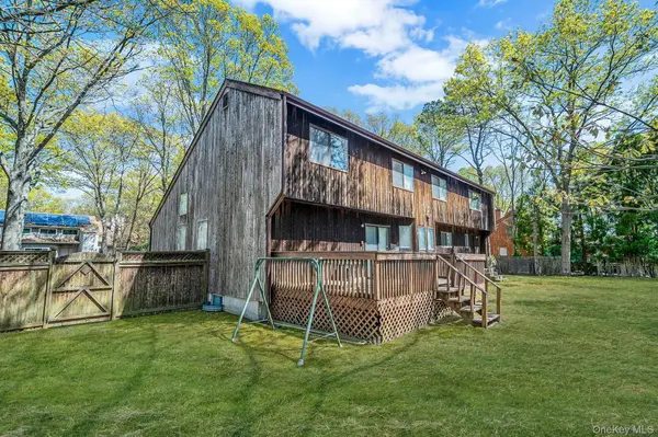 10 Lily DR, South Setauket, NY 11720