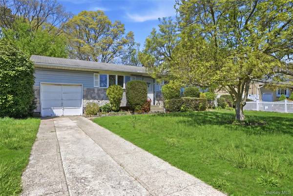 50 Arlene DR, Brentwood, NY 11717