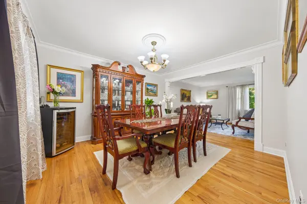 3 Camsanette CT, Glen Cove, NY 11542