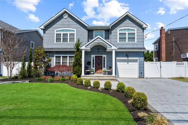 251 N Maple ST, Massapequa, NY 11758