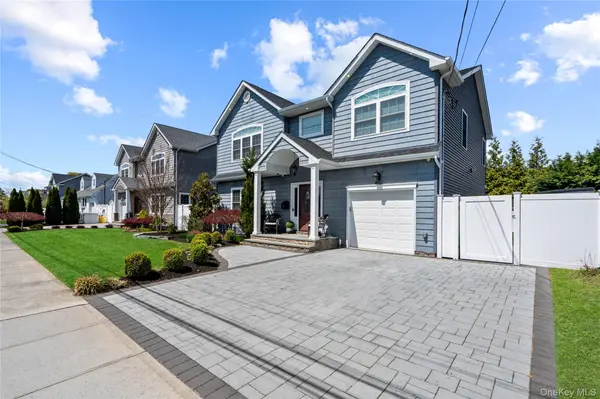 251 N Maple ST, Massapequa, NY 11758