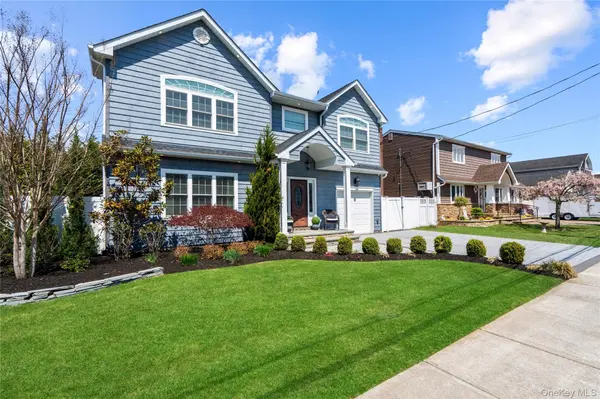 251 N Maple ST, Massapequa, NY 11758