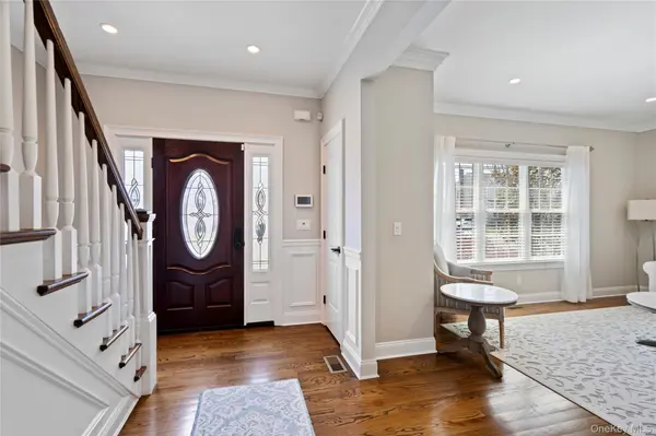 251 N Maple ST, Massapequa, NY 11758
