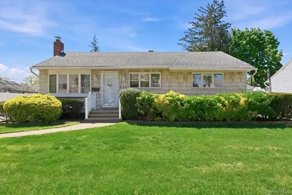 648 Dogwood AVE, Franklin Square, NY 11010