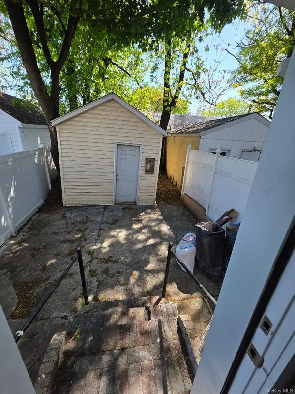 9245 76th ST, Woodhaven, NY 11421