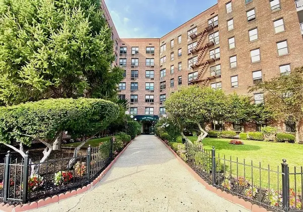 100-25 Queens BLVD #2R, Forest Hills, NY 11375