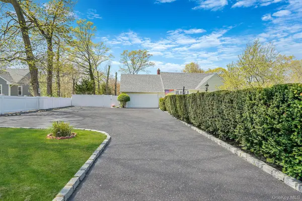1989 William Floyd Pkwy, Ridge, NY 11961