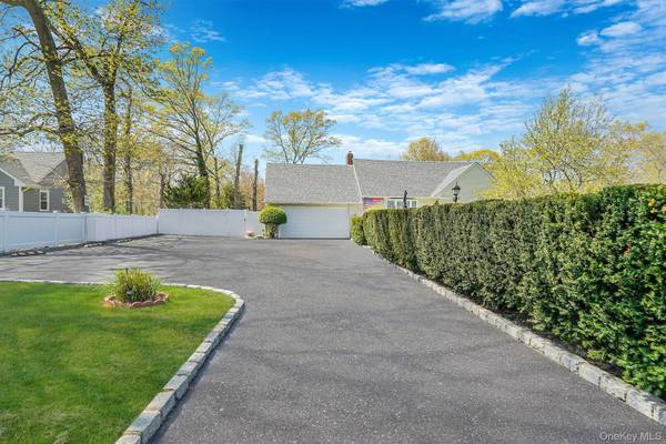 1989 William Floyd Pkwy, Ridge, NY 11961